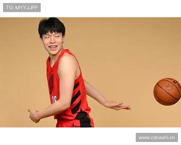 杨瀚森上场像上班，下场像富二代，这反差我顶不住